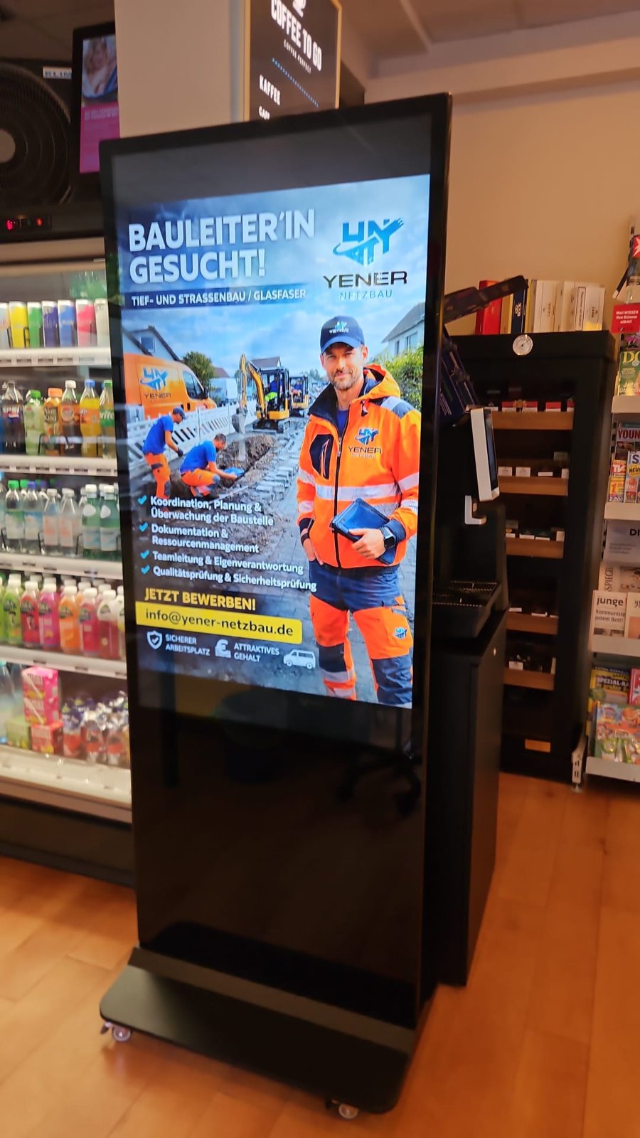 ClickClickPlay in-venue screen running an advertising campaign next to shop shelving
